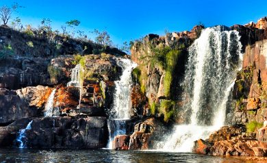 O que fazer na Chapada dos Veadeiros? Aproveitar e cruzar trilhas lindas para entrar em contato com a naureza
