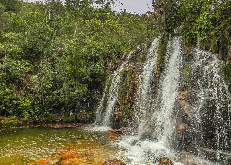 O que fazer na Chapada dos Veadeiros? Conhecer a cachoeira dos cristais