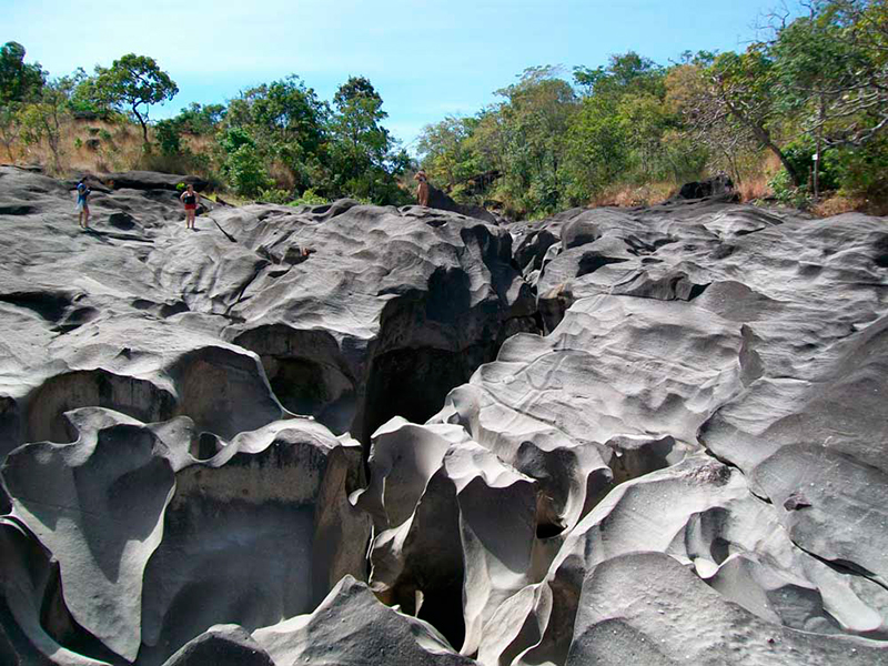 O que fazer na Chapada dos Veadeiros? Conhecer o belíssimo vale da lua